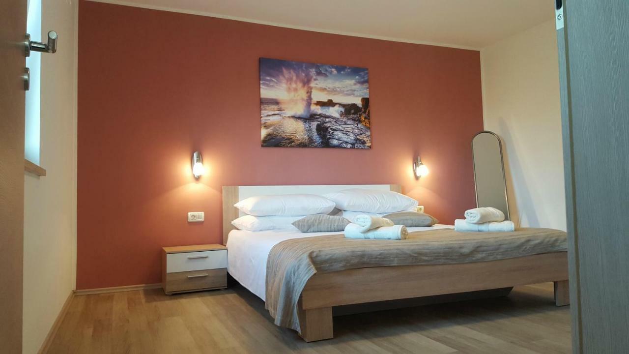 Apartment Tara Pula Exteriör bild
